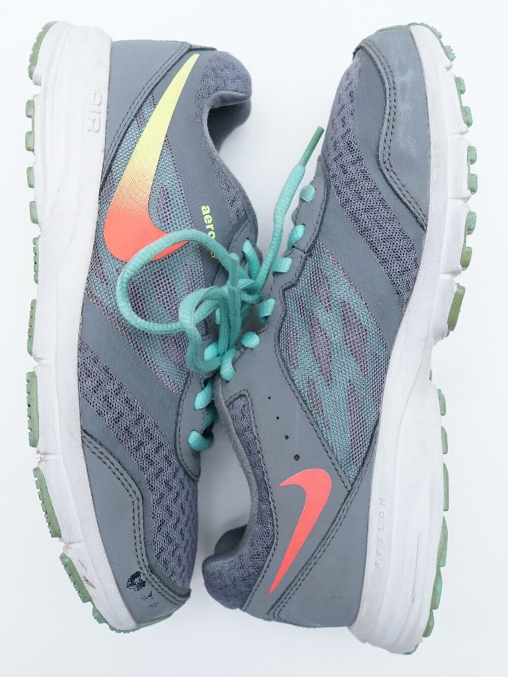 nike air relentless 4 sneakers ladies size us 6.5